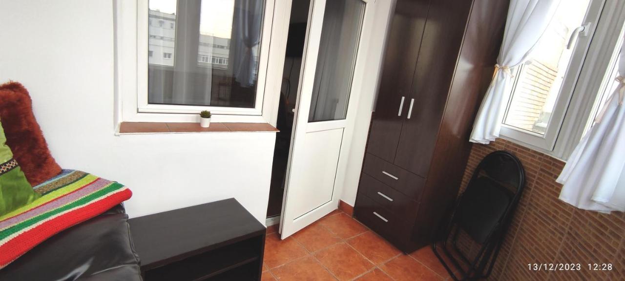 Platinum Apartment - Apartament Cu 3 Camere, 2 Dormitoare, 2 Bai, Bucatarie Complet Utilata, 2 Balcoane Бухарест Екстер'єр фото