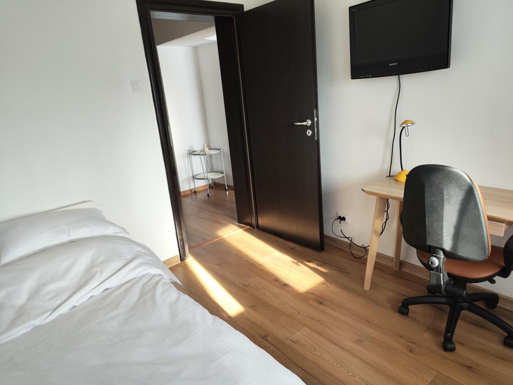 Platinum Apartment - Apartament Cu 3 Camere, 2 Dormitoare, 2 Bai, Bucatarie Complet Utilata, 2 Balcoane Бухарест Екстер'єр фото